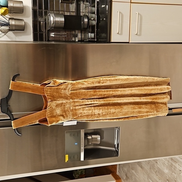 💕REFORMATION💕 Emira Velvet Dress ~ Gold 2 NWT - Picture 13 of 16